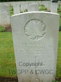 Etaples Military Cemetery - Campbell, Lorne Douglas.